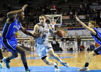 Olímpico le ganó al Peñarol de Victor Fernandez y no se baja de la lucha por la punta