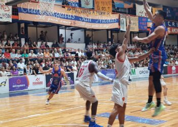 Regatas se quedo con un nuevo clasico y complico a un Belgrano que no puede salir del fondo de la tabla