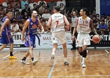 Regatas se quedo con un nuevo clasico y complico a un Belgrano que no puede salir del fondo de la tabla