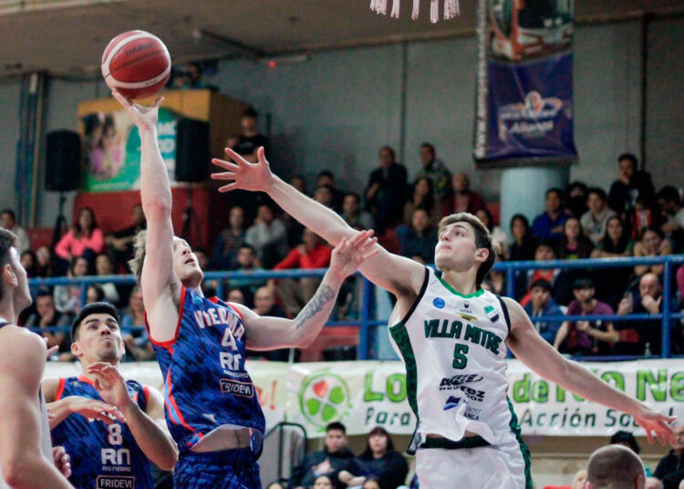 Villa Mitre dio el golpe en su visita a Viedma ante el Depo de Alluchon