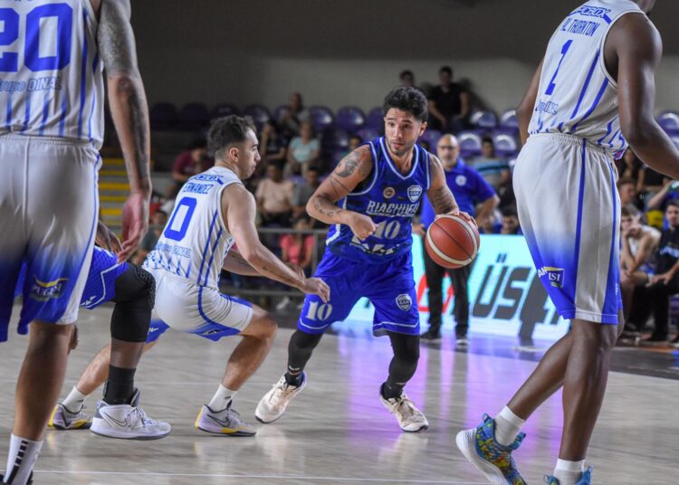 Victor Fernandez no pudo ante Riachuelo en el Superdomo