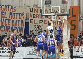 Regatas se quedo sin invicto en La Ribera al caer ante San Martin