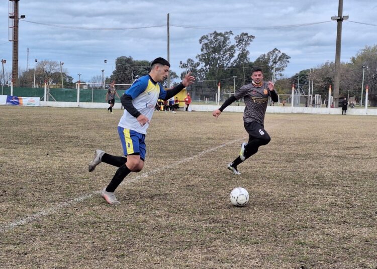 Doce mostró carácter y sigue en la punta