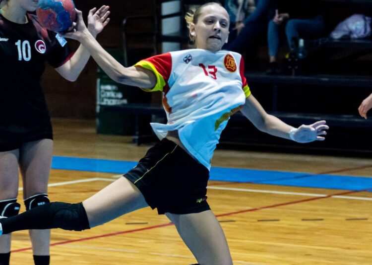 Belgrano se metio en cuartos en Damas y Porvenir Talleres en Caballeros