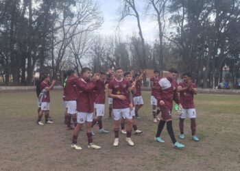 Defensores bajó a Rojo y es finalista