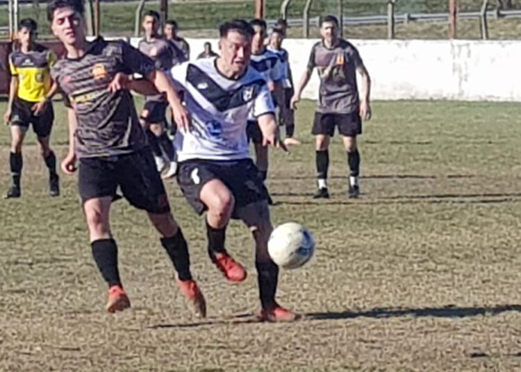 Belgrano llega puntero al clasico