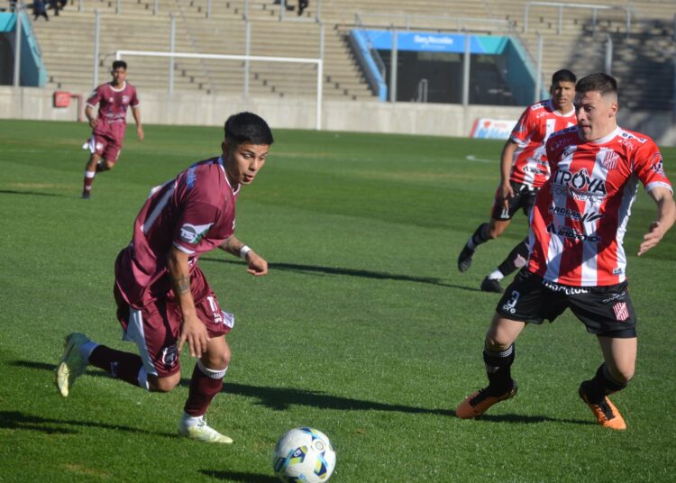 Defensores quiere cantar victoria tirando una carambola en La Banda