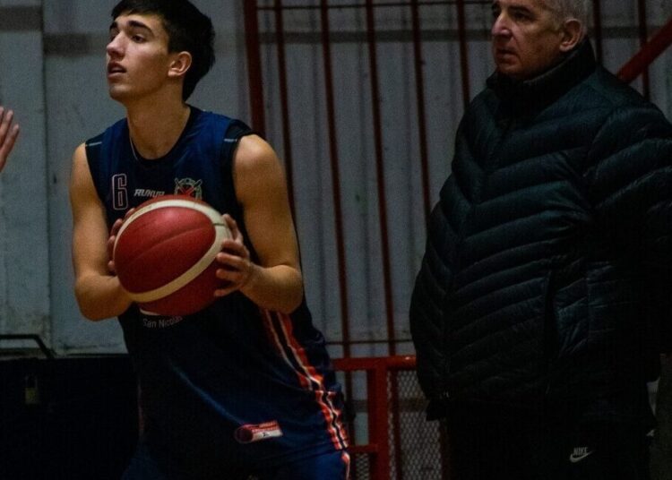 Regatas A gano y es puntero con Somisa A en la primera local