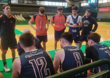 Regatas le gano a Defensores y define ante Ferro