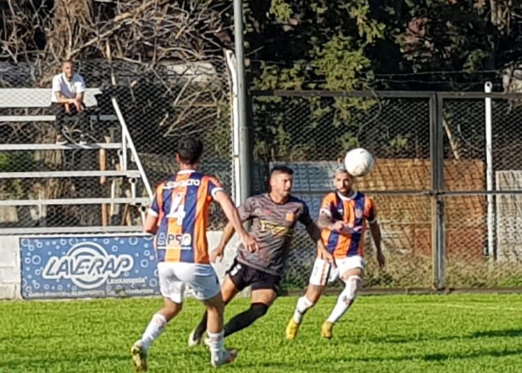 Belgrano se llevo el clásico en el final y sigue lider e invicto