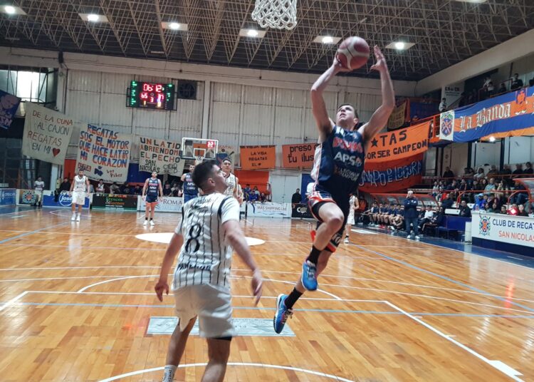 Regatas gano en La Ribera y sigue en lo mas alto de la tabla