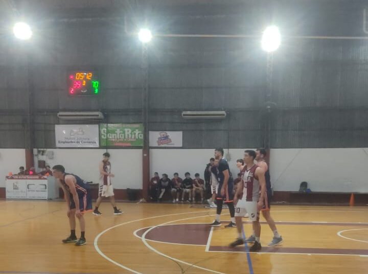 El lider Regatas A gano en Villa Constitucion y sigue con su invicto