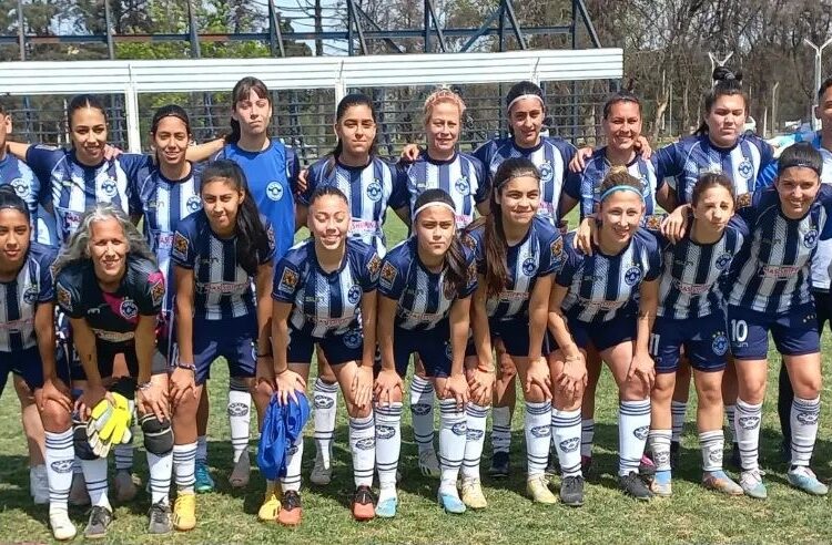 Somisa es el lider e invicto del femenino