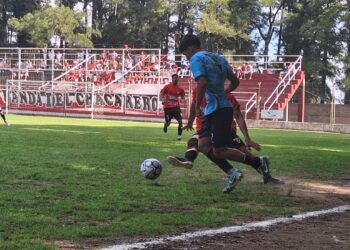 Rojo hizo 3 goles, pero no pudo ganar