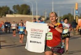 Paula Salto tiene 57 años, corría maratones con una camiseta buscando a su hijo y su conmovedora historia de vida tuvo un final feliz