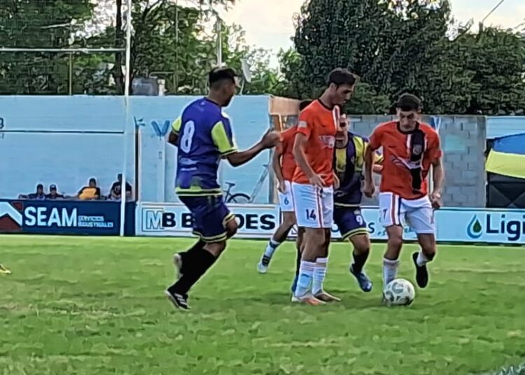 Regatas gano con lo justo