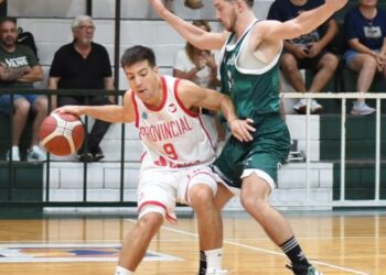 Santiago Lopez aporto 11 puntos para Provincial que no puede ganar