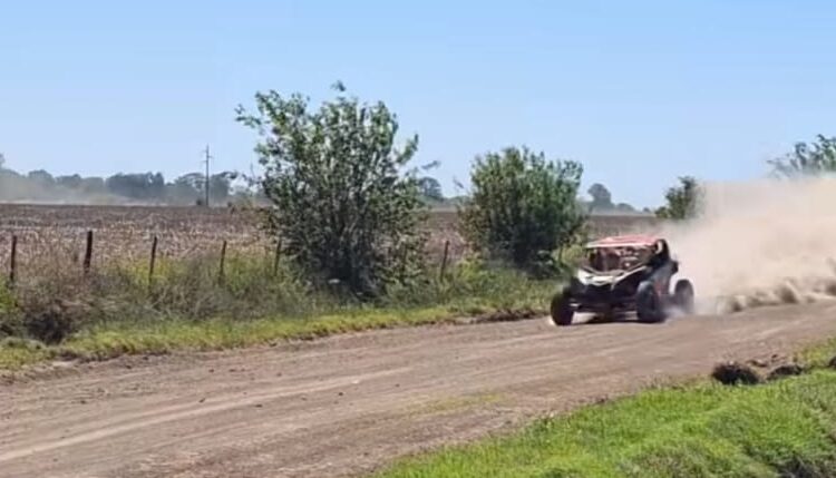 Beto Ackermann, lidera en la clase UTV de la primera etapa del Rally Santafesino en Pérez y Soldini