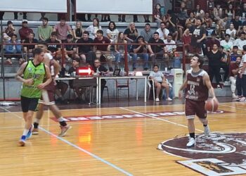 Defensores sacó premio doble: ganó el clásico y sigue en la pelea