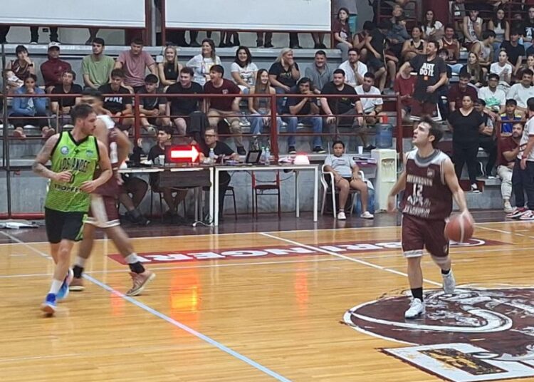 Defensores sacó premio doble: ganó el clásico y sigue en la pelea