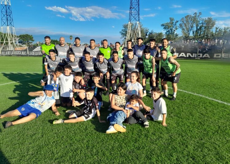 La Emilia goleó y avanza en el Regional Amateur