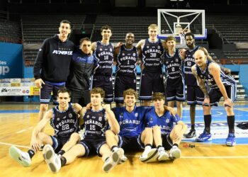 Peñarol que no pudo contar con Victor Fernandez volvio a la victoria