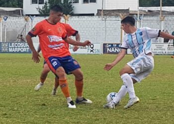 Regatas goleó a ACFA y toma ventaja en la serie