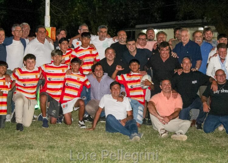 El rugby del Club Belgrano celebro sus 43 años reconociendo a sus figuras históricas