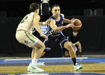 Peñarol y Fernandez ganaron en Mar del Plata con una ofensiva arrolladora