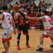 Atenas sufrió, pero venció al Rojo de Tandil en un final electrizante