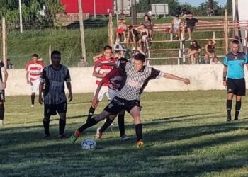 La Emilia goleó a Fútbol San Nicolás en el postergado de la primera fecha