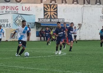 Empate con polémica entre Paraná y Regatas en el debut del Apertura