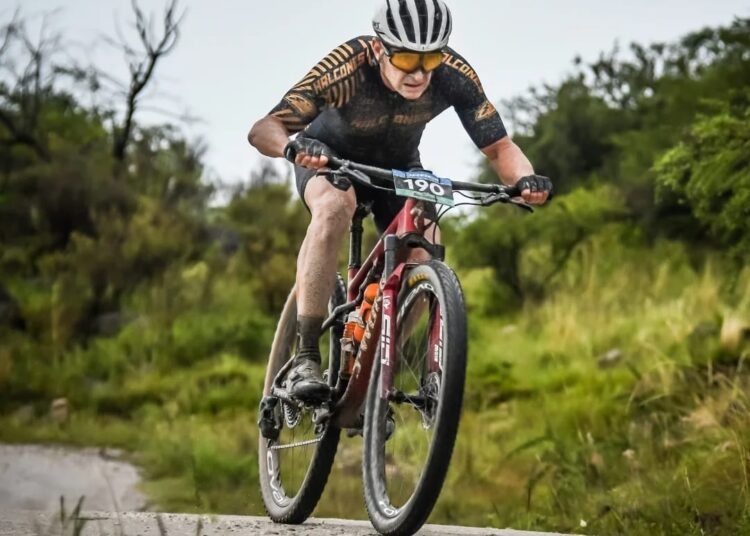 Sebastián Sánchez completó el exigente Desafío Los Reartes y finalizó octavo en su categoría