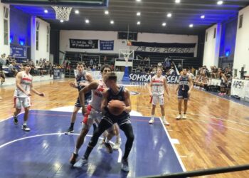 Somisa sufrió pero ganó en suplementario y sigue firme en casa