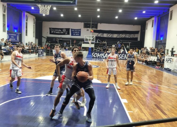 Somisa sufrió pero ganó en suplementario y sigue firme en casa
