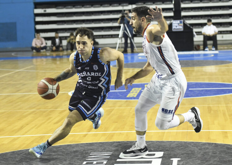 Victor Fernandez y Peñarol no pudieron ante Quimsa en casa