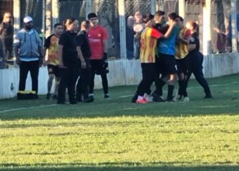 Belgrano ganó en un final escandaloso: 1-0 a Argentino en un partido que terminó antes de tiempo