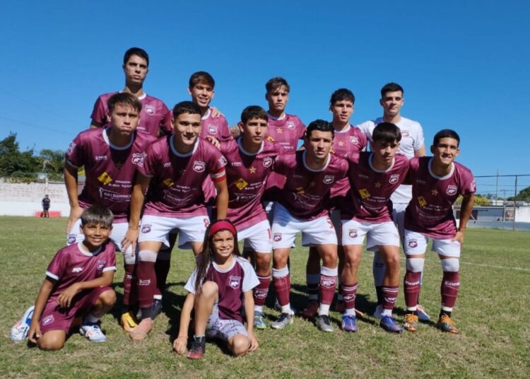 Defensores venció a Argentino y se mete en la pelea