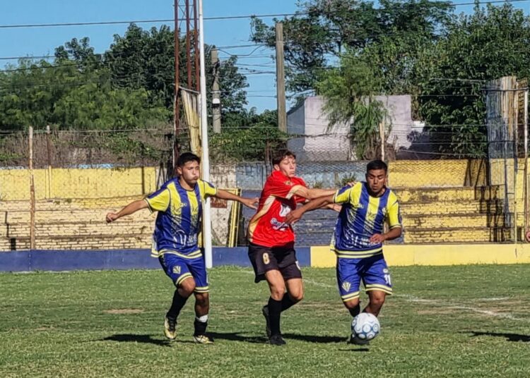 12 de Octubre sorprendió a General Rojo y le quitó el invicto