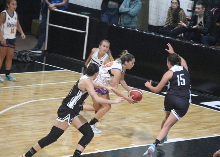 Náutico y Regatas de San Nicolás siguen a paso firme en la Rosarina femenina y la actualidad de Riberas