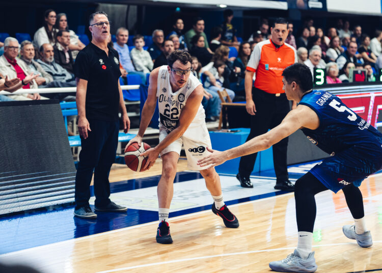 Defelippo y Olimpico no pudieron ante Regatas en Corrientes