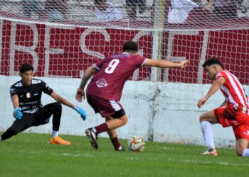 Defensores no concretó y lo pagó caro en casa