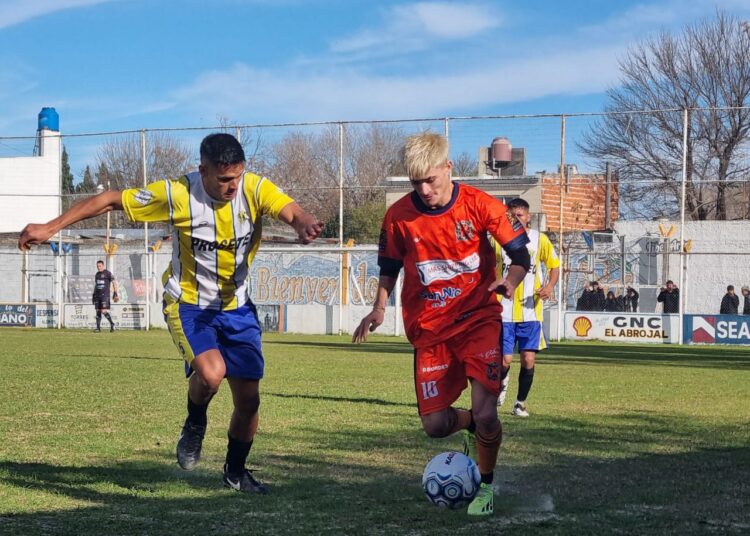 Regatas se metió en semifinales: le ganó 2-0 a 12 de Octubre en un partido caliente