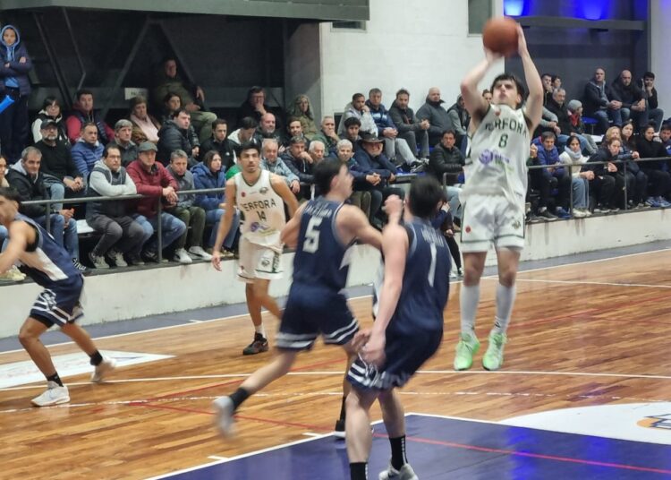 Somisa perdió el invicto como local ante Pérfora y tiene que ir Plaza Huincul a ganar los dos juegos para meterse en los cuartos