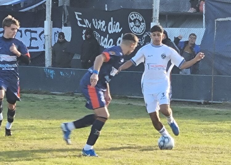 Regatas pegó primero en el clásico y se llevó la ventaja en la ida