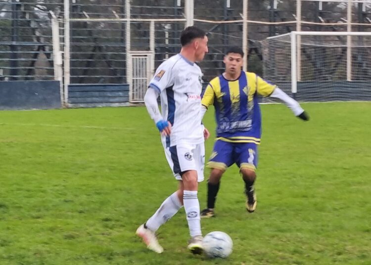 Somisa goleó a 12 de Octubre y manda en el Clausura
