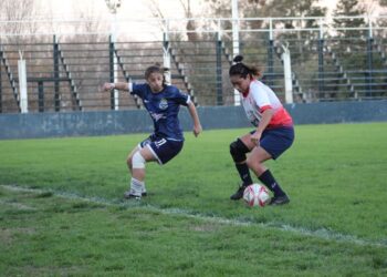Somisa se impuso en la ida y sueña con la final del Regional Femenino