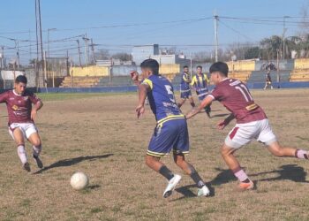 A Defensores le costó,  pero ganó y es puntero
