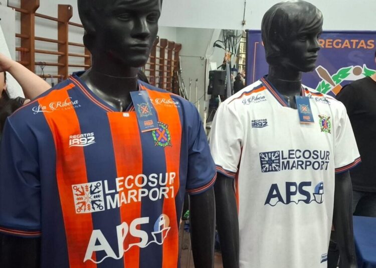 Regatas presentó su nueva camiseta para el Regional Federal Amateur