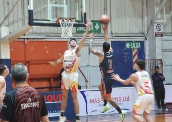 Regatas ganó el clásico y le quitó el invicto a Belgrano